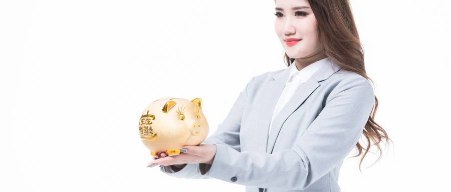 黄金期货市场深度分化:宏观变量与风险控制的策略博弈 黄金期货市场深度分化:宏观变量与风险控制的策略博弈
